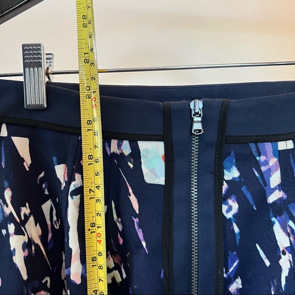 Club Monaco Pencil Skirt | Piping, back slit | Navy with pattern, 4 - Picture 9 of 11